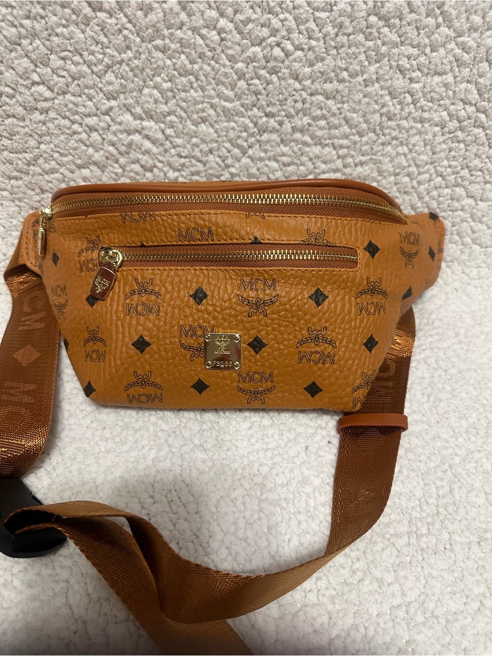 New Fashion Inspired Item (BUMBAG) - Picture 4 of 7